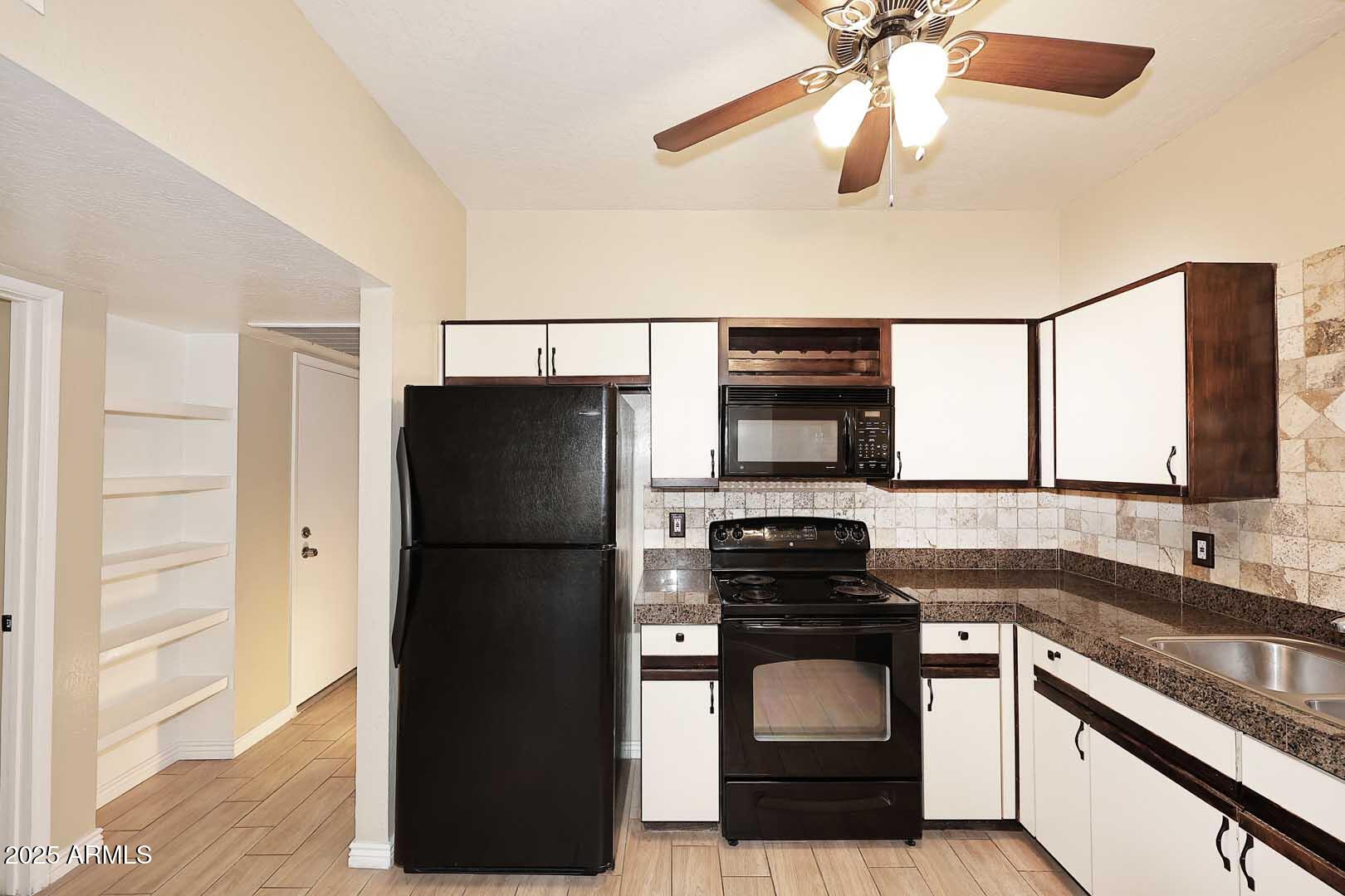 1126 West Elliot Road, Unit 1040 Chandler, AZ 85224 - Photo 3 of 25 Kitchen