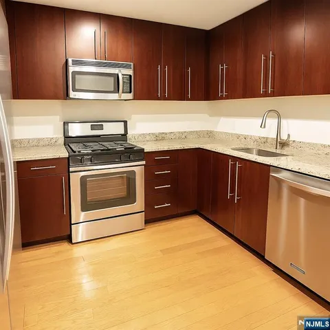 $548,000 | 917 Hudson Park, Edgewater, NJ 07020