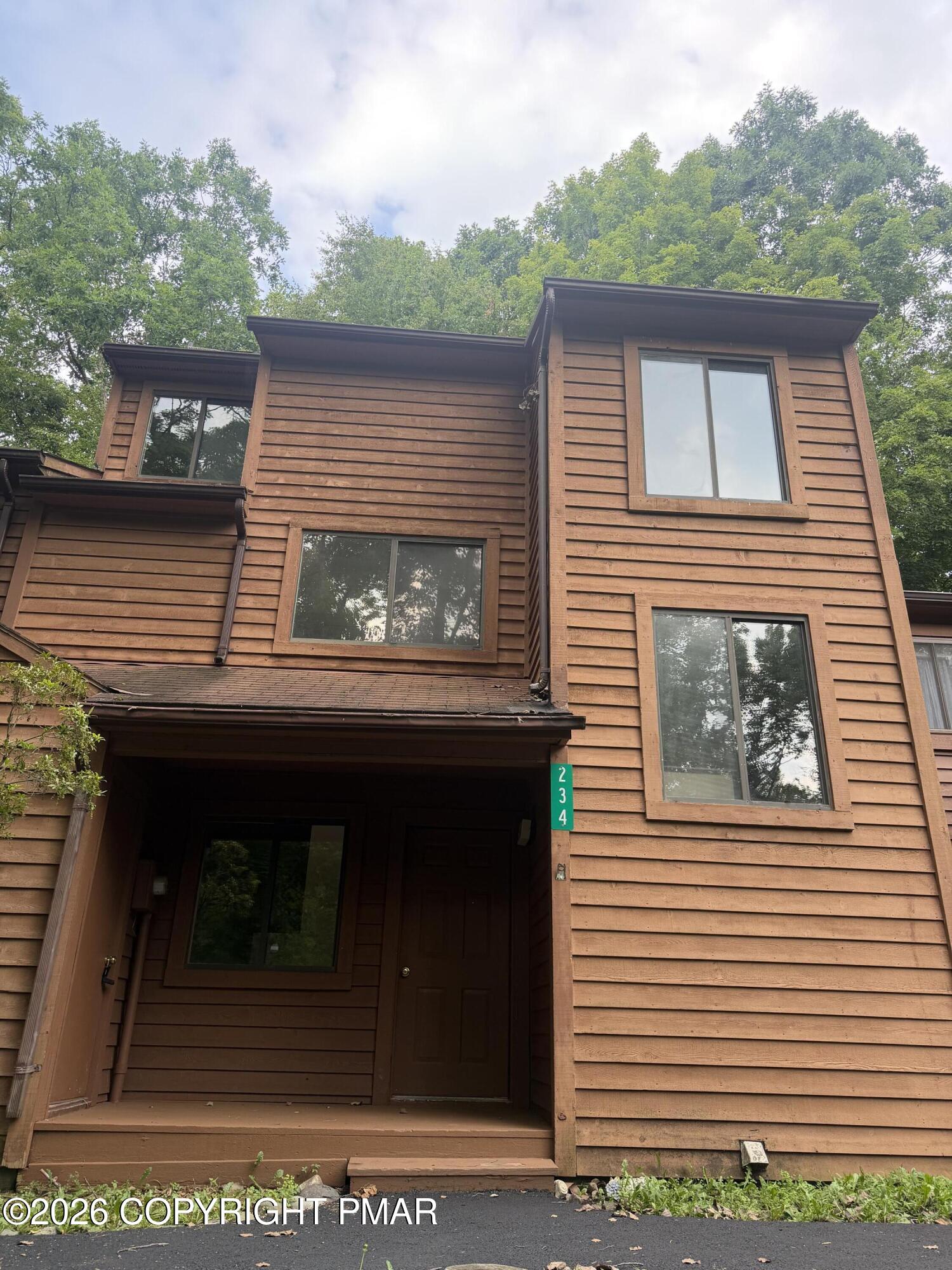 234 Sedburgh Court Bushkill, PA 18324 - Photo 1 of 16 IMG_1169