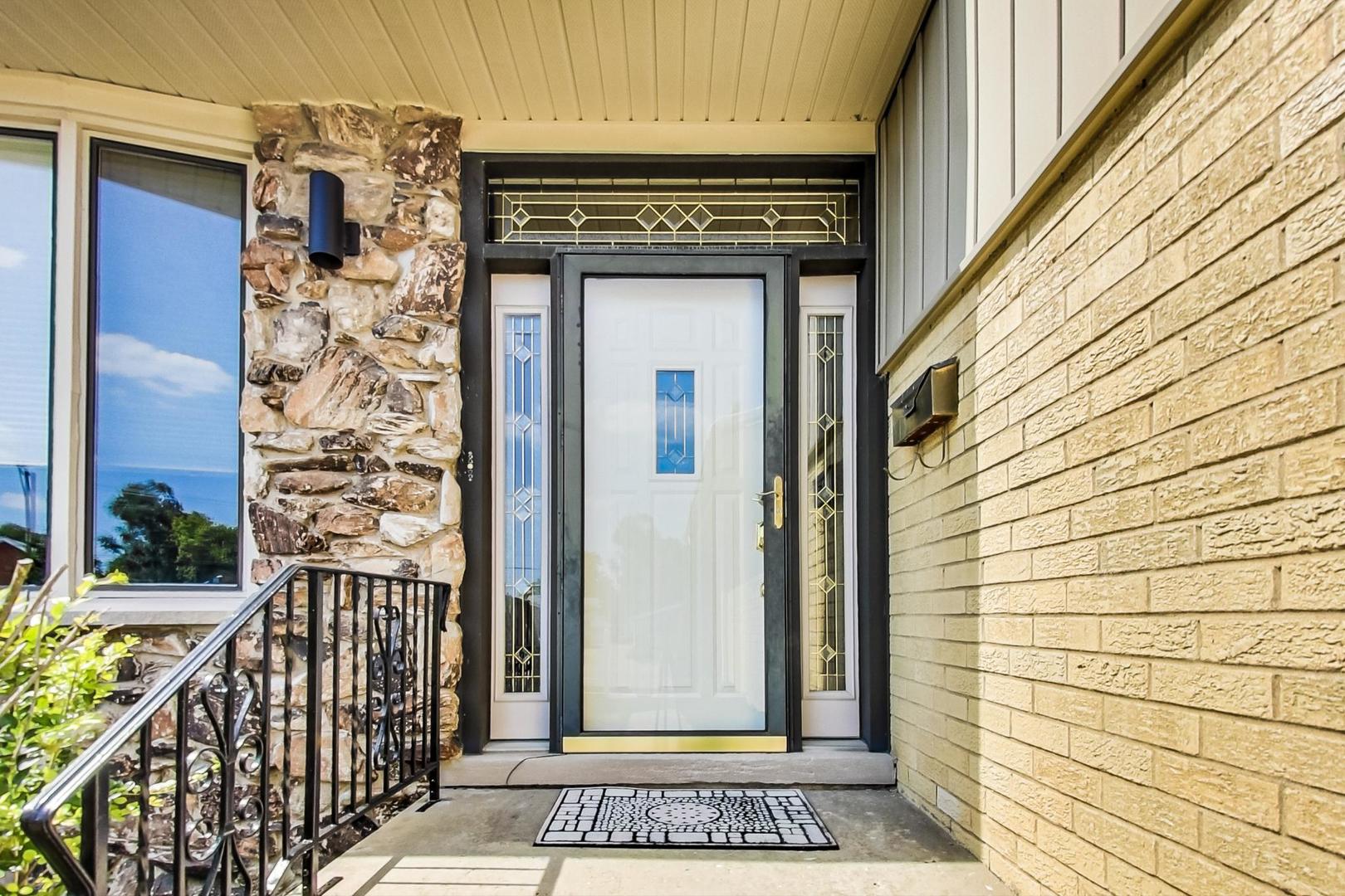 1136 North Greenwood Avenue Park Ridge, IL 60068 - Photo 2 of 30 a view of a door and a window