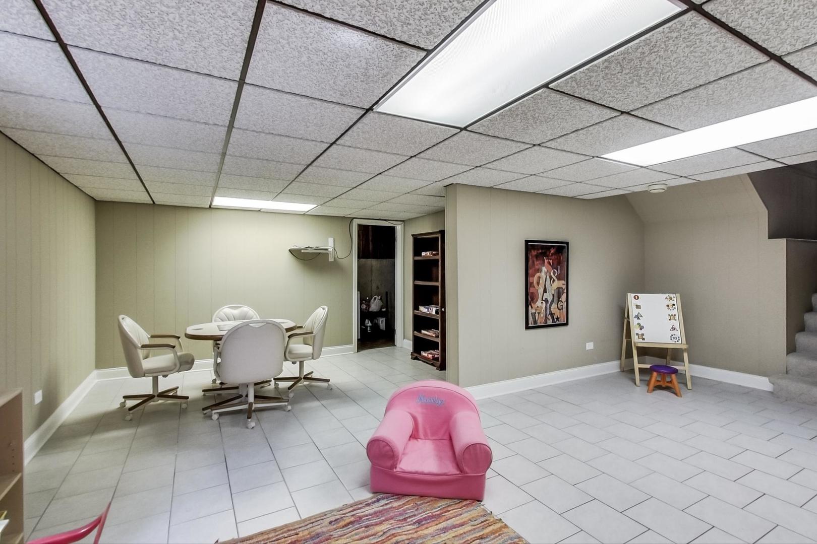 1136 North Greenwood Avenue Park Ridge, IL 60068 - Photo 23 of 30 a living room with furniture
