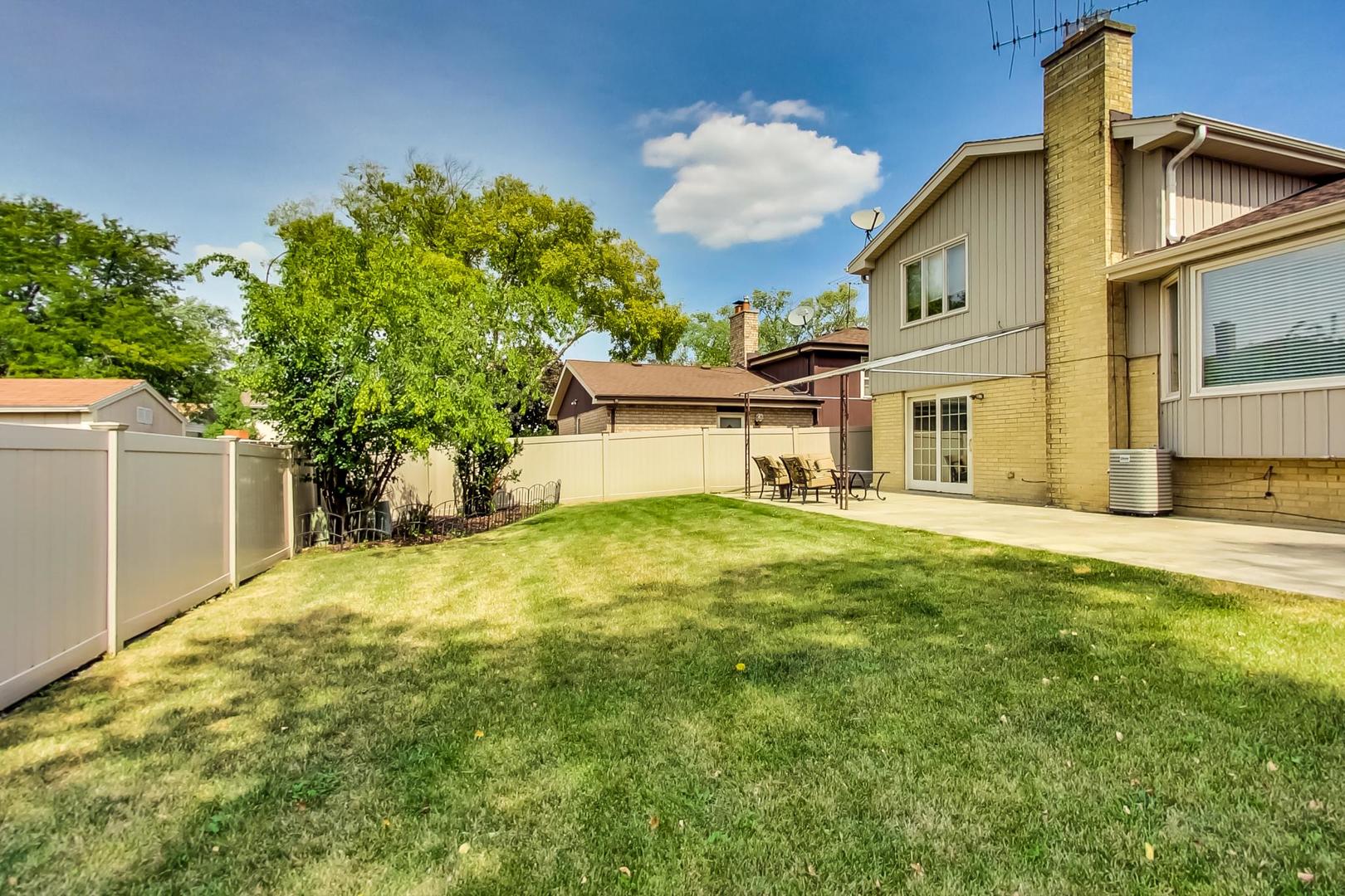 1136 North Greenwood Avenue Park Ridge, IL 60068 - Photo 27 of 30 a front view of house with yard