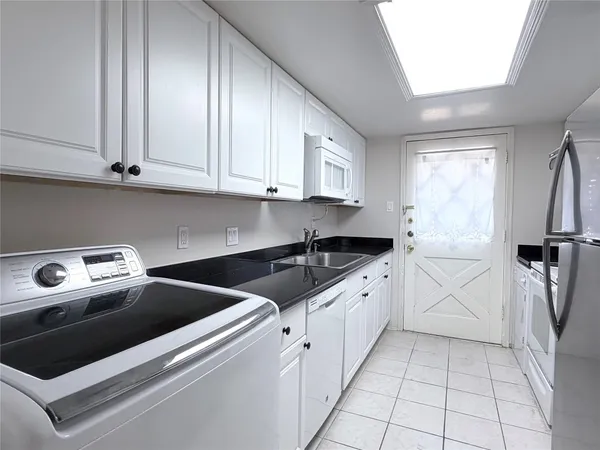 $1,700 | 12633 Memorial Drive, Unit 74, Houston, TX 77024