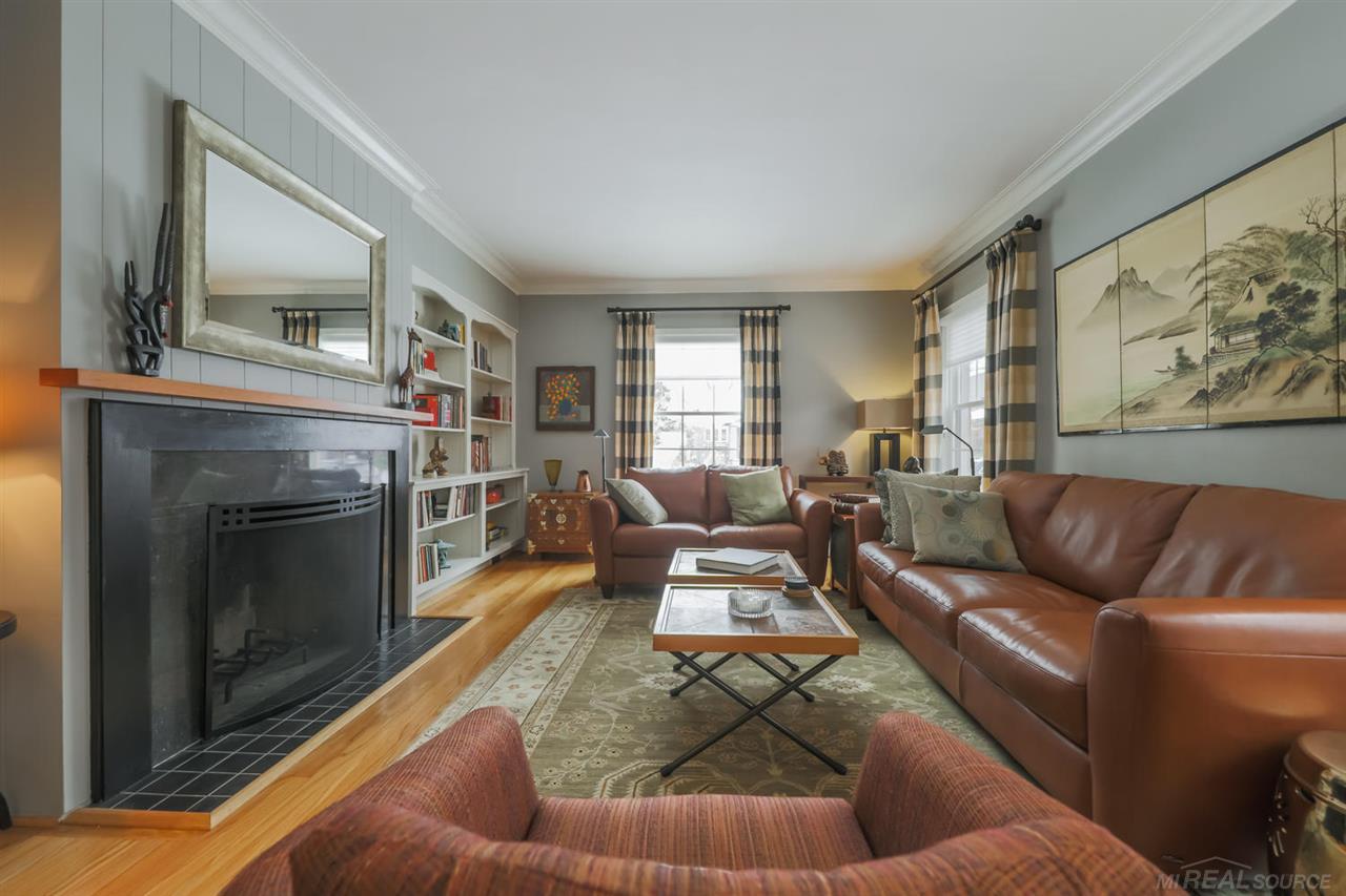 318 Fisher Road Grosse Pointe, MI 48230 - Photo 6 of 43 50005538-5.JPG