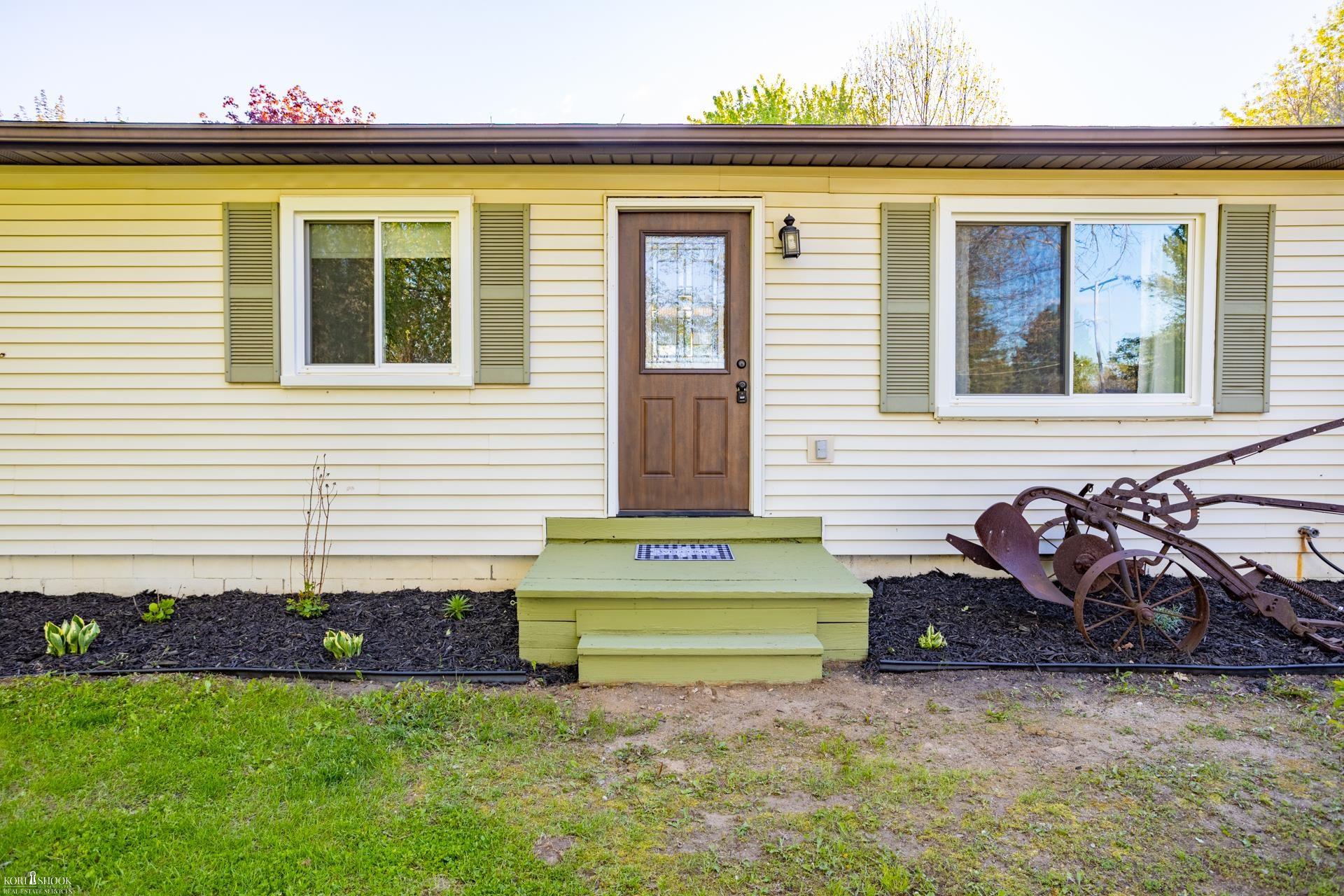 6816 South Delaney Road Owosso, MI 48867 - Photo 2 of 27