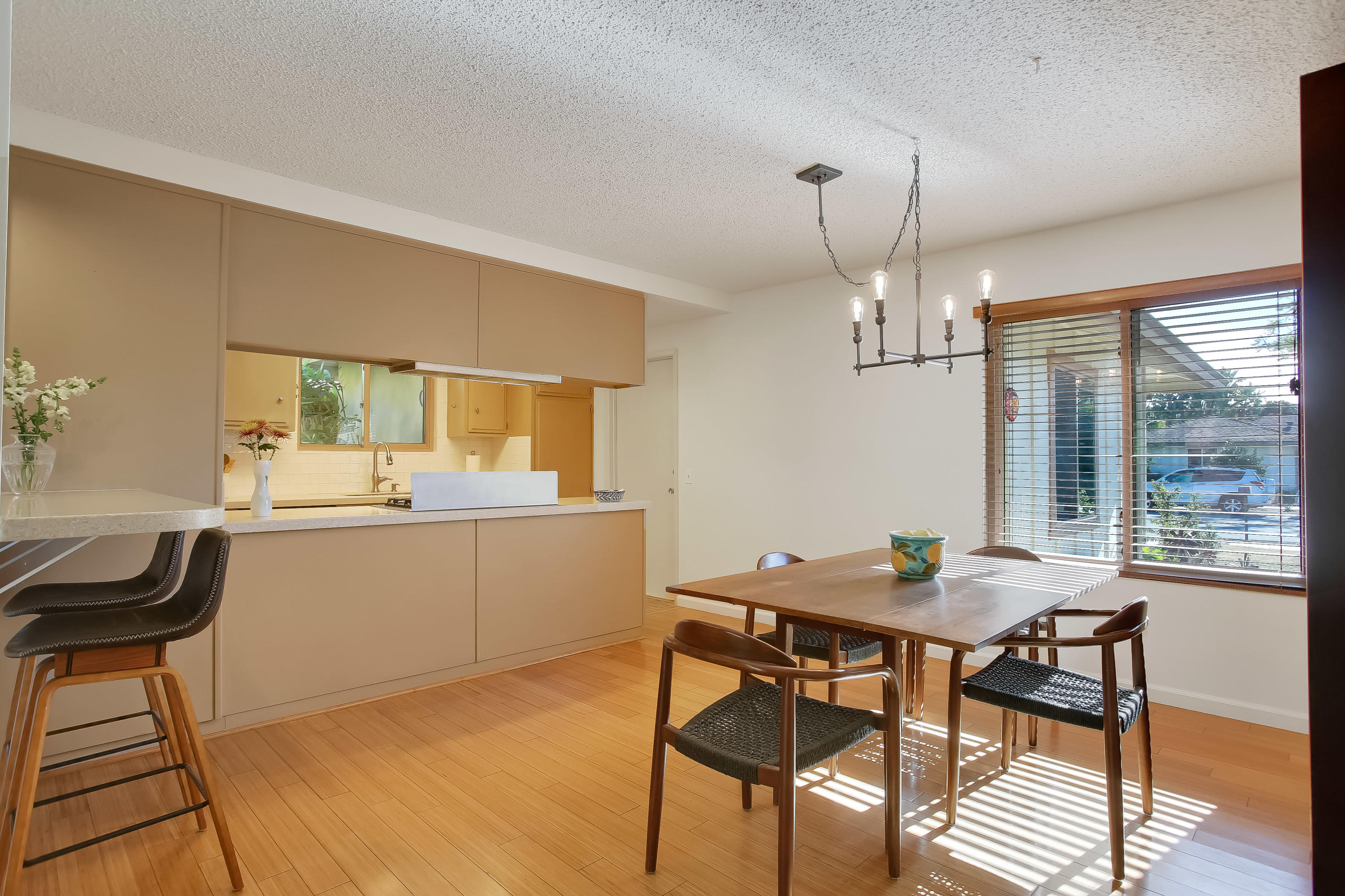 5040 Rocoso Way Santa Barbara, CA 93111 - Photo 11 of 18 035