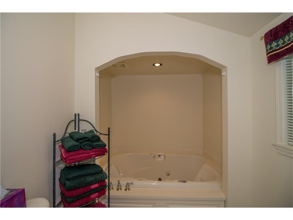116 Cottage Road Winthrop, ME 04364 - Photo 11 of 30 One of the baths with the jetted...