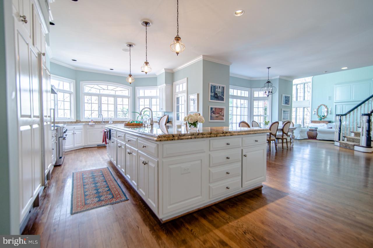 5 Eagle Ridge Court Bethesda, MD 20817 - Photo 9 of 33 Chef's Kitchen