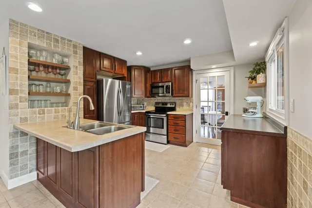 $487,999 | 2746 Manor Avenue, Mount Pleasant, WI 53406