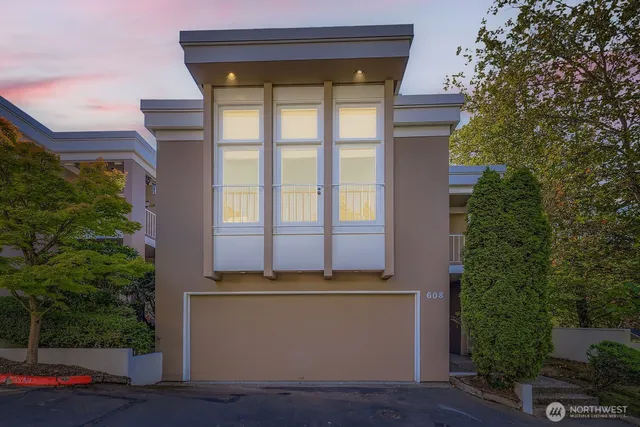 a view of house with yard