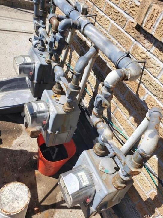 103-55 52nd Avenue Queens, NY 11368 - Photo 12 of 13 a close view of light