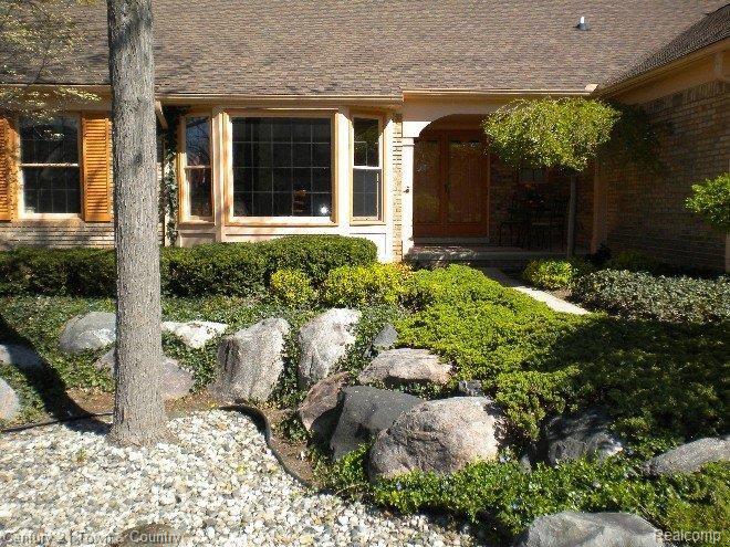 1198 Greenleaf Drive Rochester, MI 48309 - Photo 3 of 25 Front Landscaping.jpg