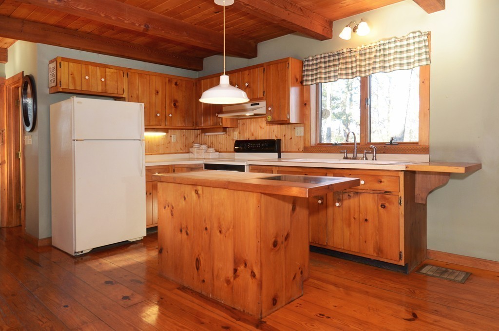 81 Saundersdale Road Charlton, MA 01507 - Photo 8 of 25