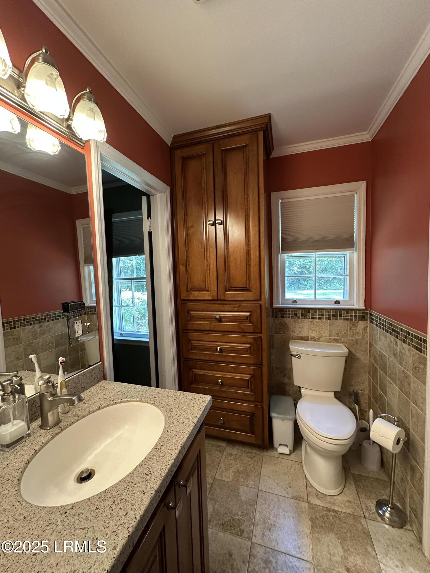 105 Harriett Street Hampton, SC 29924 - Photo 14 of 40 HarriettMasterBathEntranc