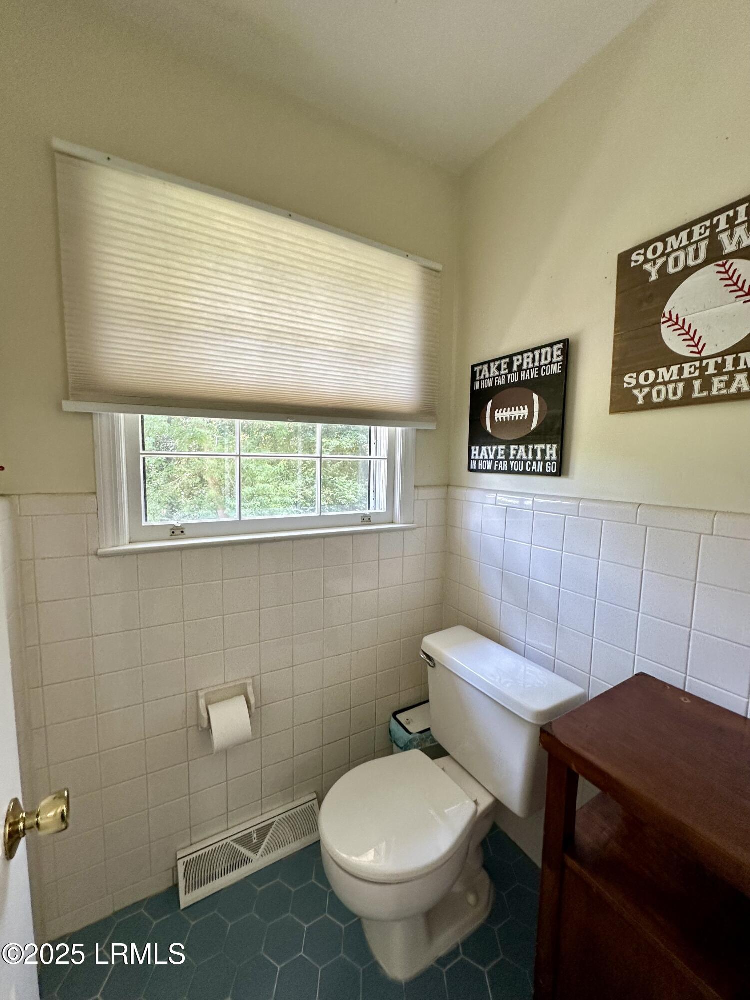 105 Harriett Street Hampton, SC 29924 - Photo 31 of 40 Harriett_Guestbathtoiletroom