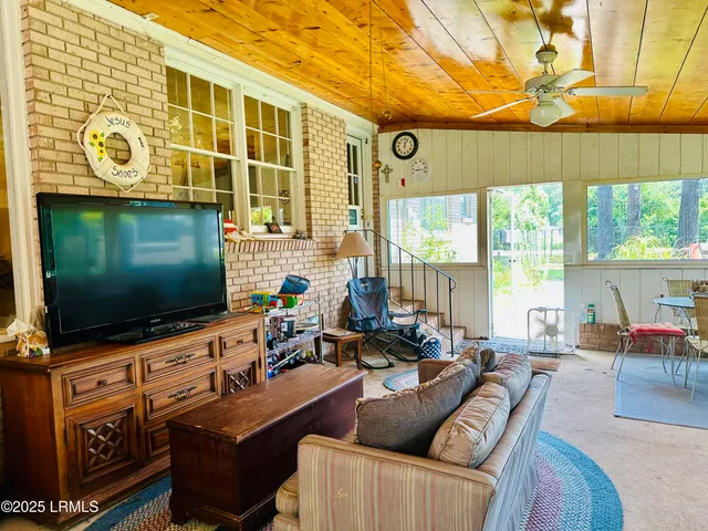 $325,000 | 105 Harriett Street, Hampton, SC 29924