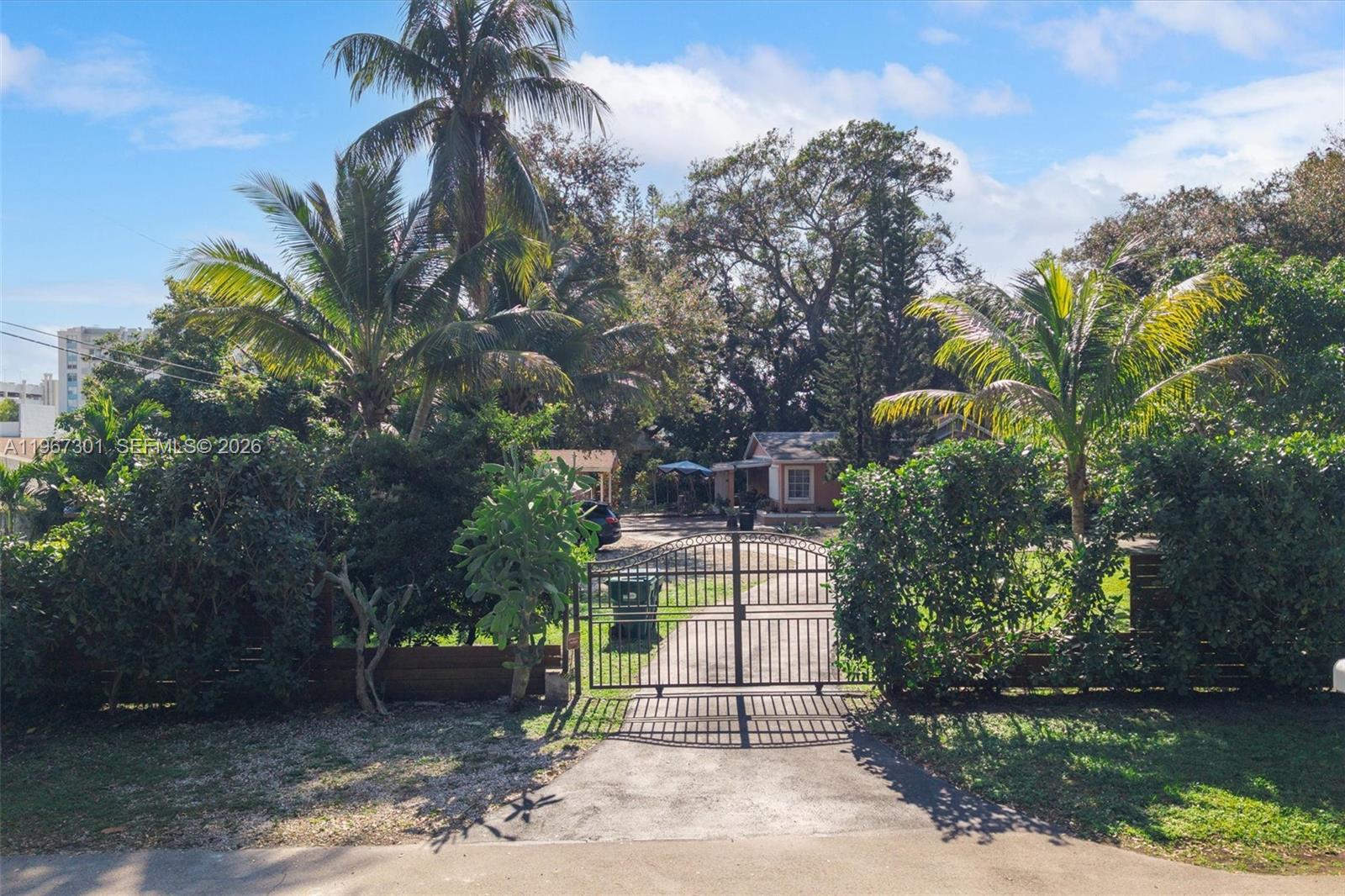 1760 Northeast 144th Street Miami, FL 33181 - Photo 12 of 22