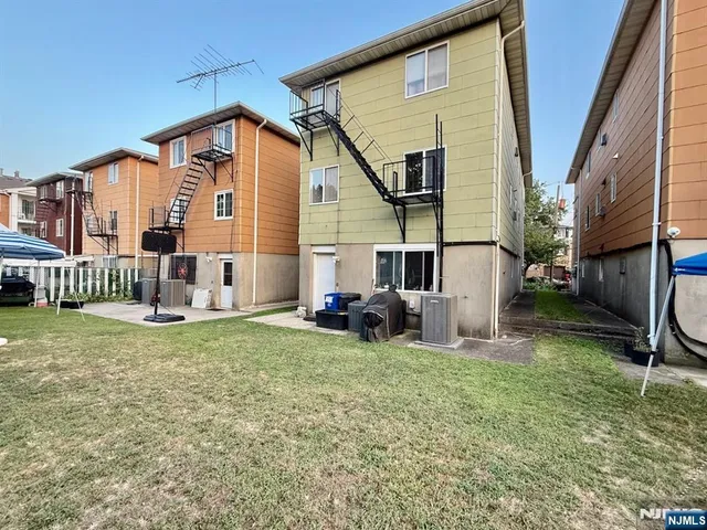 $2,200 | 532 Cross Street, Unit 3, Harrison, NJ 07029