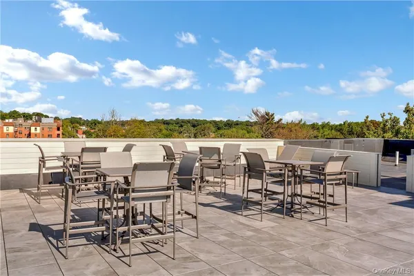 $9,650 | 8 Boulevard West, Unit PH 1, Pelham, NY 10803