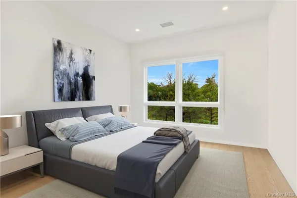 $9,650 | 8 Boulevard West, Unit PH 1, Pelham, NY 10803