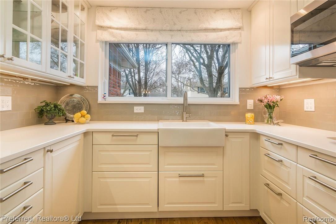 1656 Nantucket Road Plymouth, MI 48170 - Photo 3 of 41 013-3791159-medium.jpg