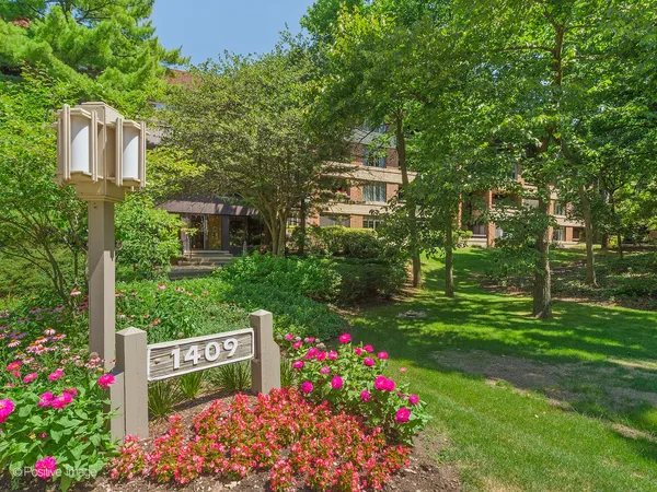 $499,000 | 1409 Burr Oak Road, Unit 112A, Hinsdale, IL 60521