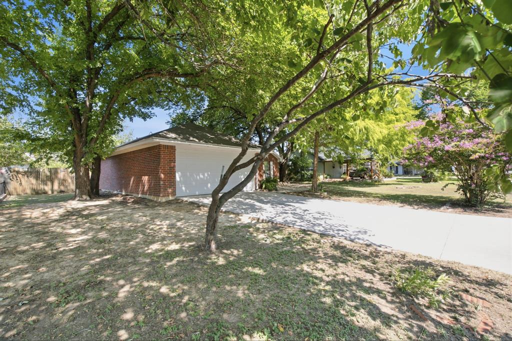 613 North Ave D Springtown, TX 76082 - Photo 3 of 40 Gallery Image 3