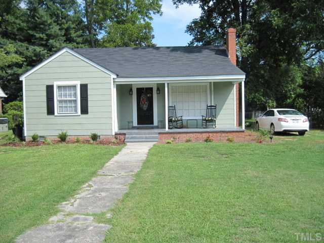 207 Grove Street Clinton, NC 28328 - Photo 1 of 9 207 Grove Street in Clinton