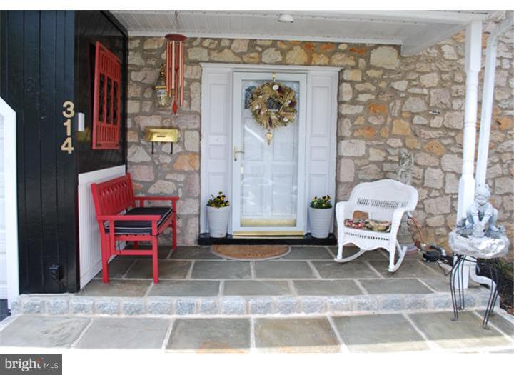 314 Hemlock Lane Springfield, PA 19064 - Photo 3 of 25 Porch