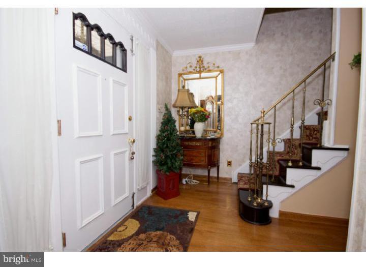 314 Hemlock Lane Springfield, PA 19064 - Photo 4 of 25 Foyer