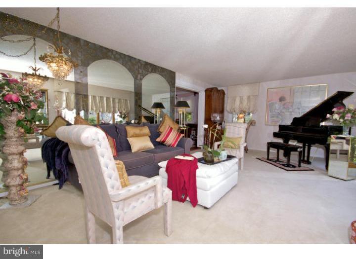 314 Hemlock Lane Springfield, PA 19064 - Photo 6 of 25 Living Room