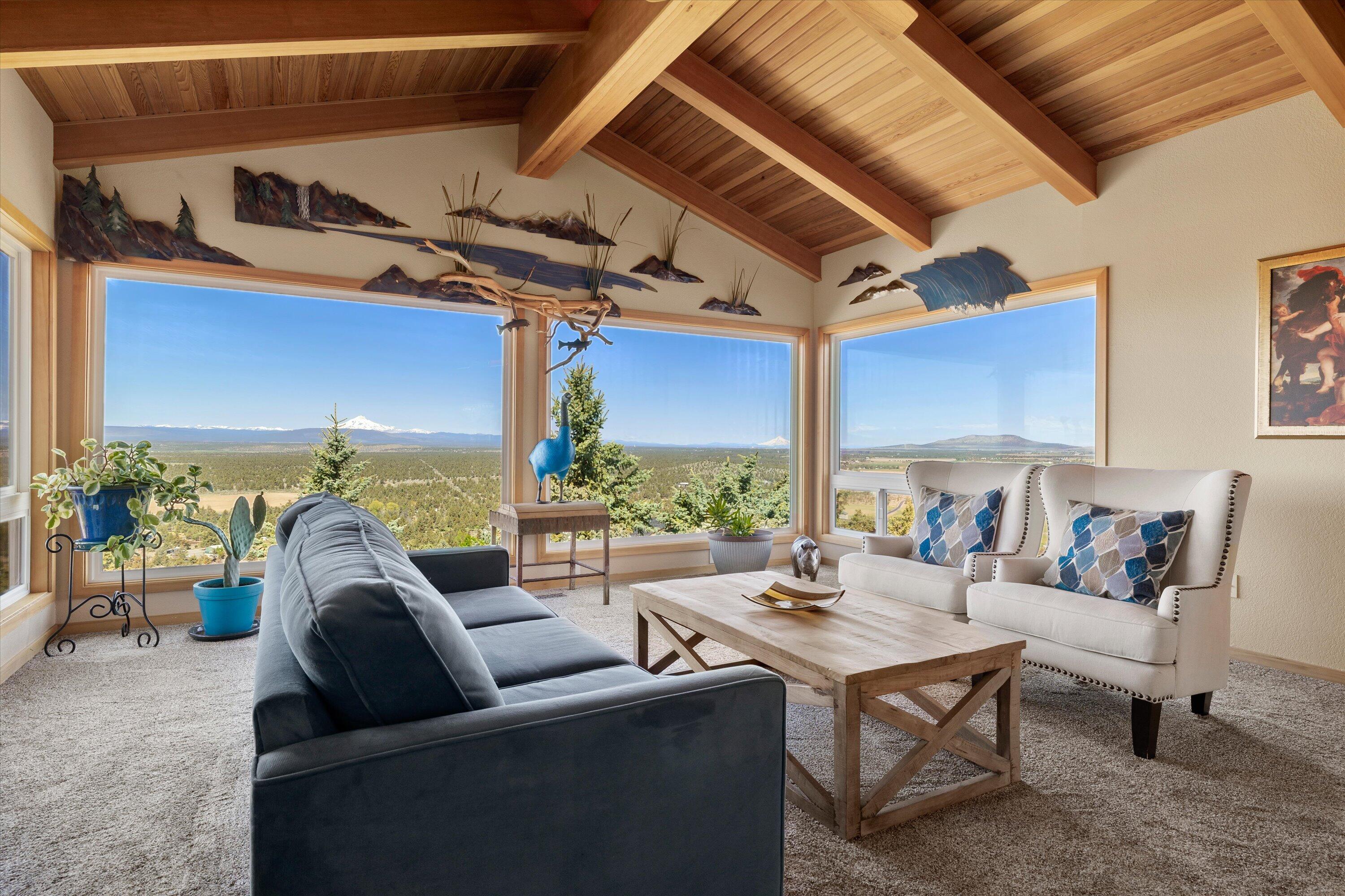 3124 Northwest Lynch Way Redmond, OR 97756 - Photo 8 of 89 Floor to ceiling views