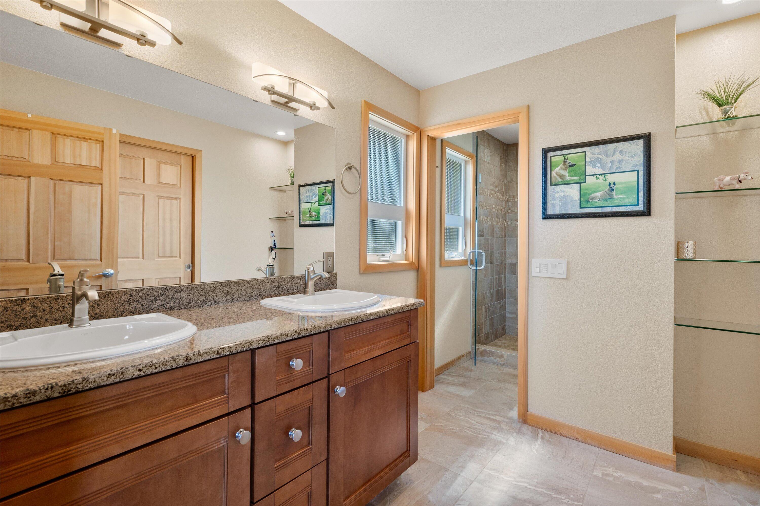 3124 Northwest Lynch Way Redmond, OR 97756 - Photo 36 of 89 Suite two bath