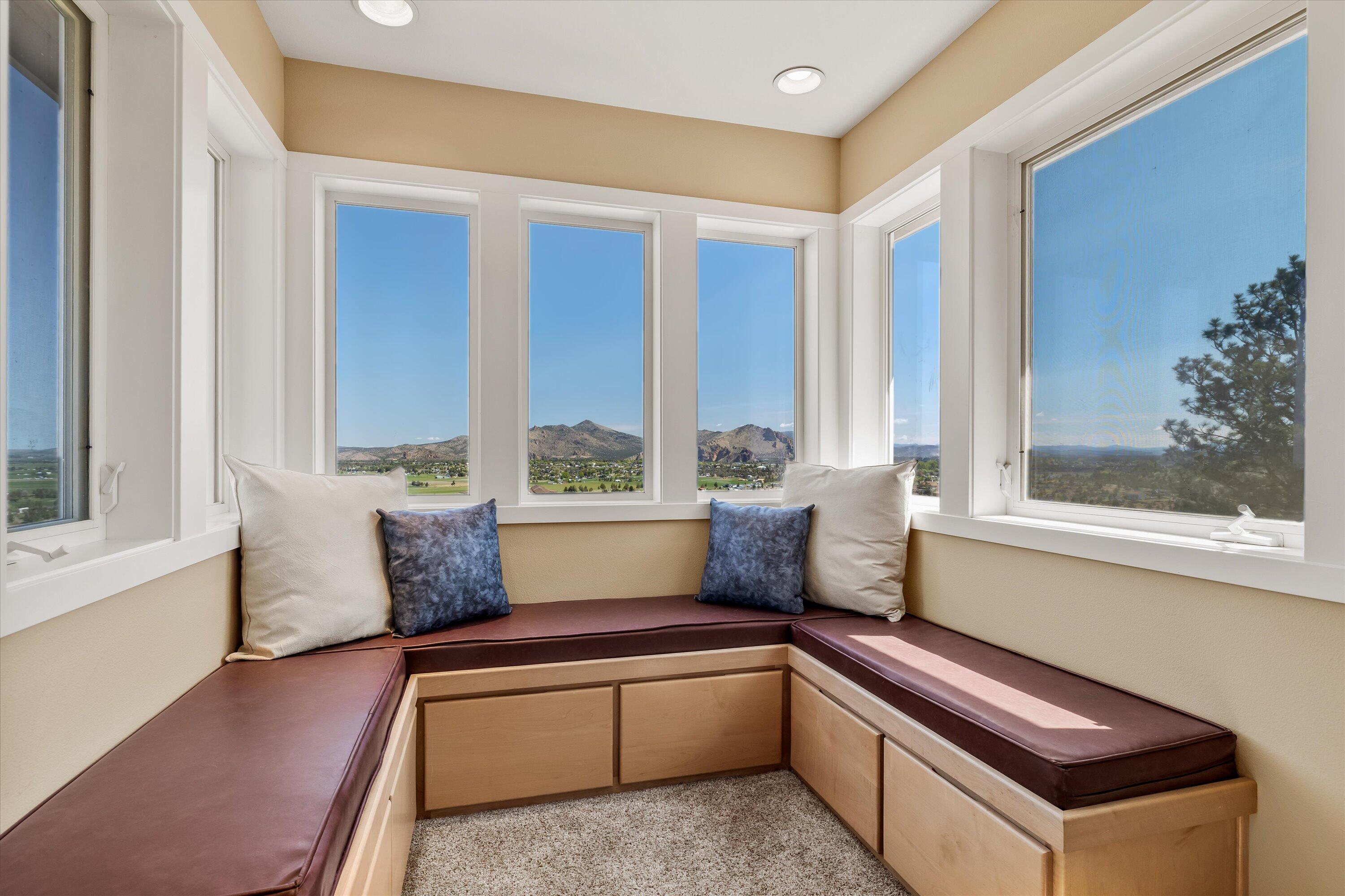 3124 Northwest Lynch Way Redmond, OR 97756 - Photo 39 of 89 Read, lounge or stargaze from the "Crow's nest"