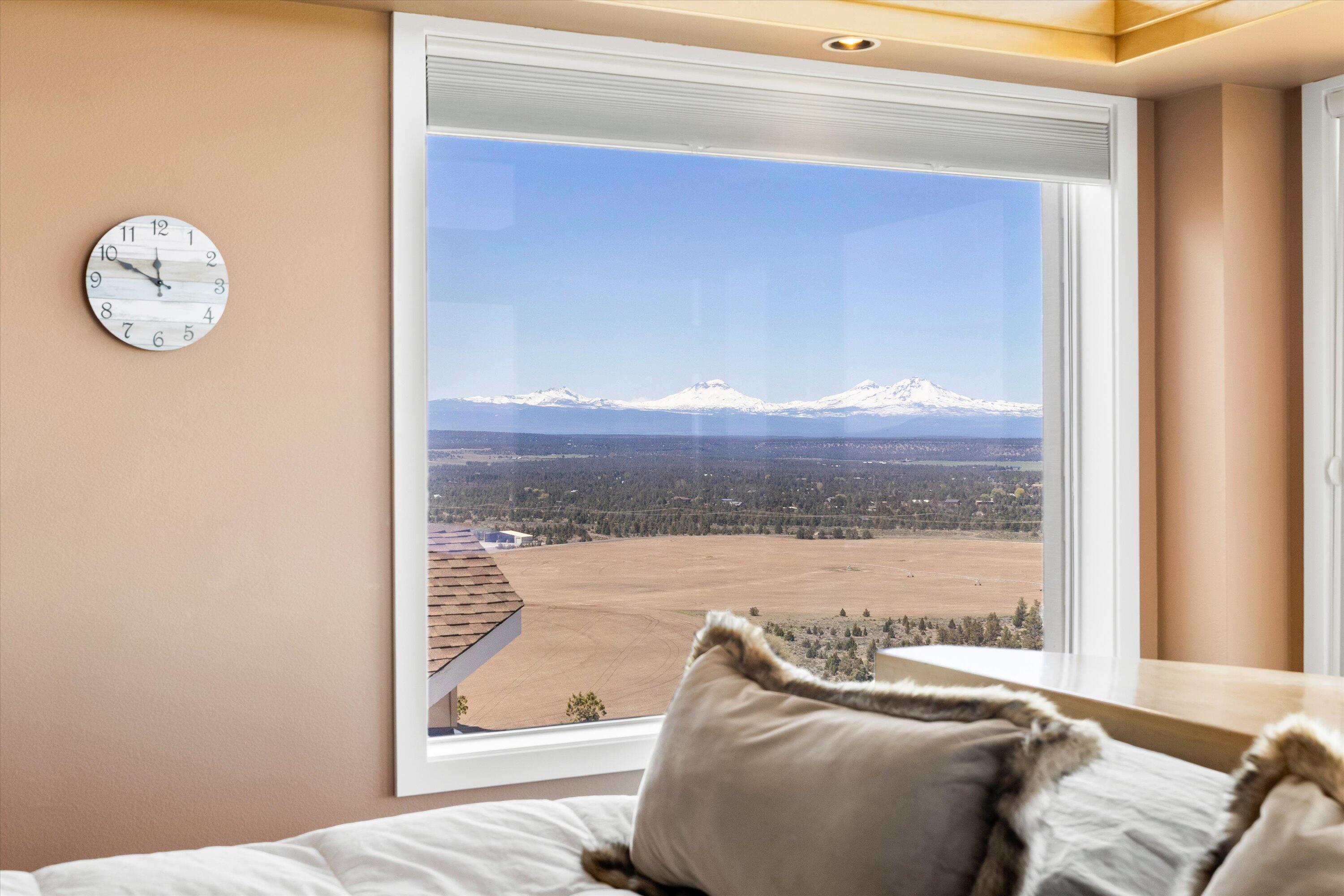 3124 Northwest Lynch Way Redmond, OR 97756 - Photo 46 of 89 Cascade Mountains for coffee in bed
