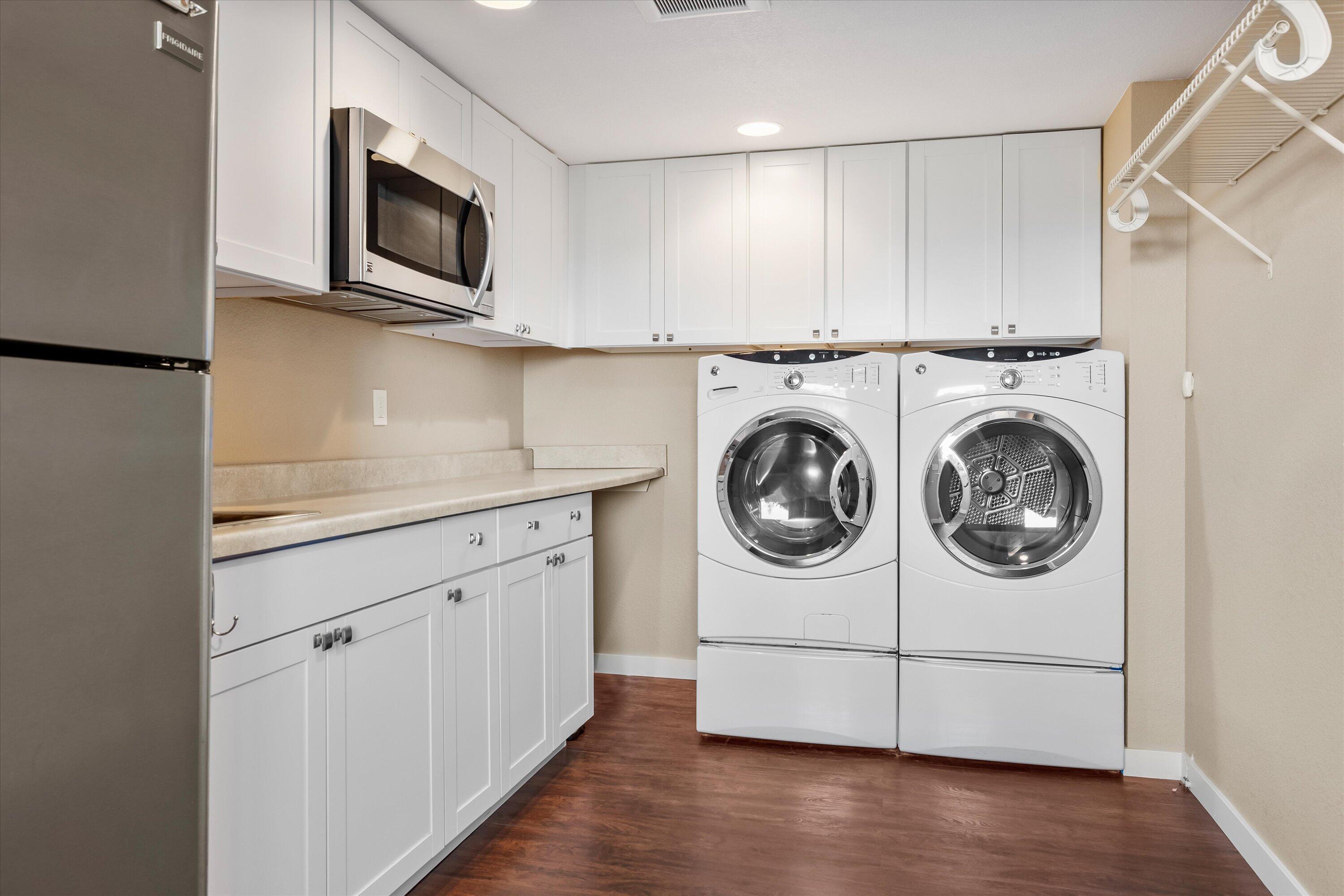 3124 Northwest Lynch Way Redmond, OR 97756 - Photo 64 of 89 Kitchenette in laundry on lower level