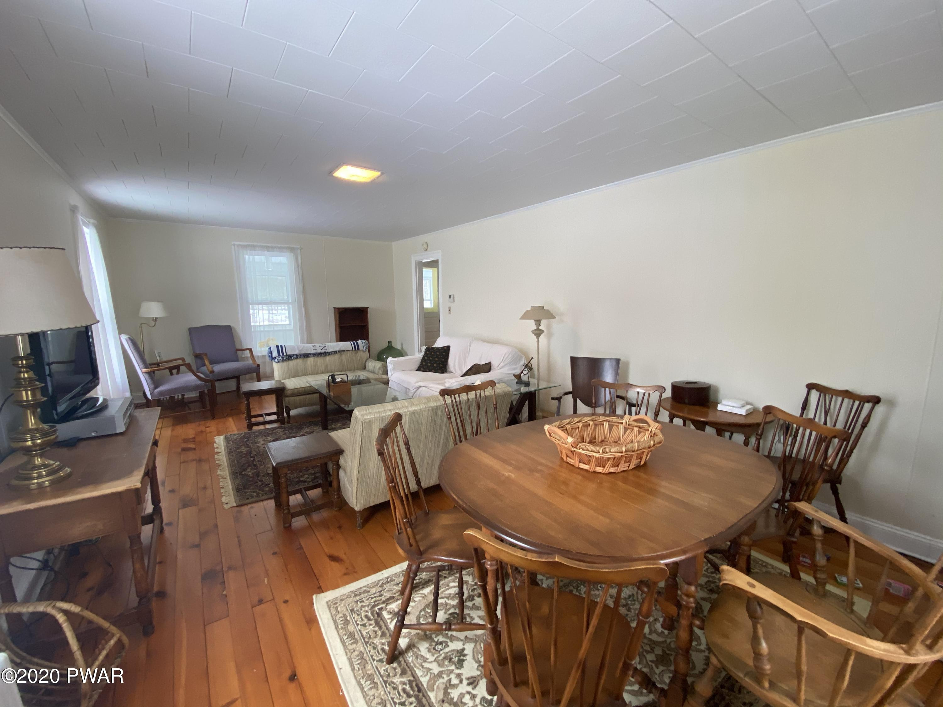 48 Keesler Road Damascus, PA 18415 - Photo 11 of 31 Living Room