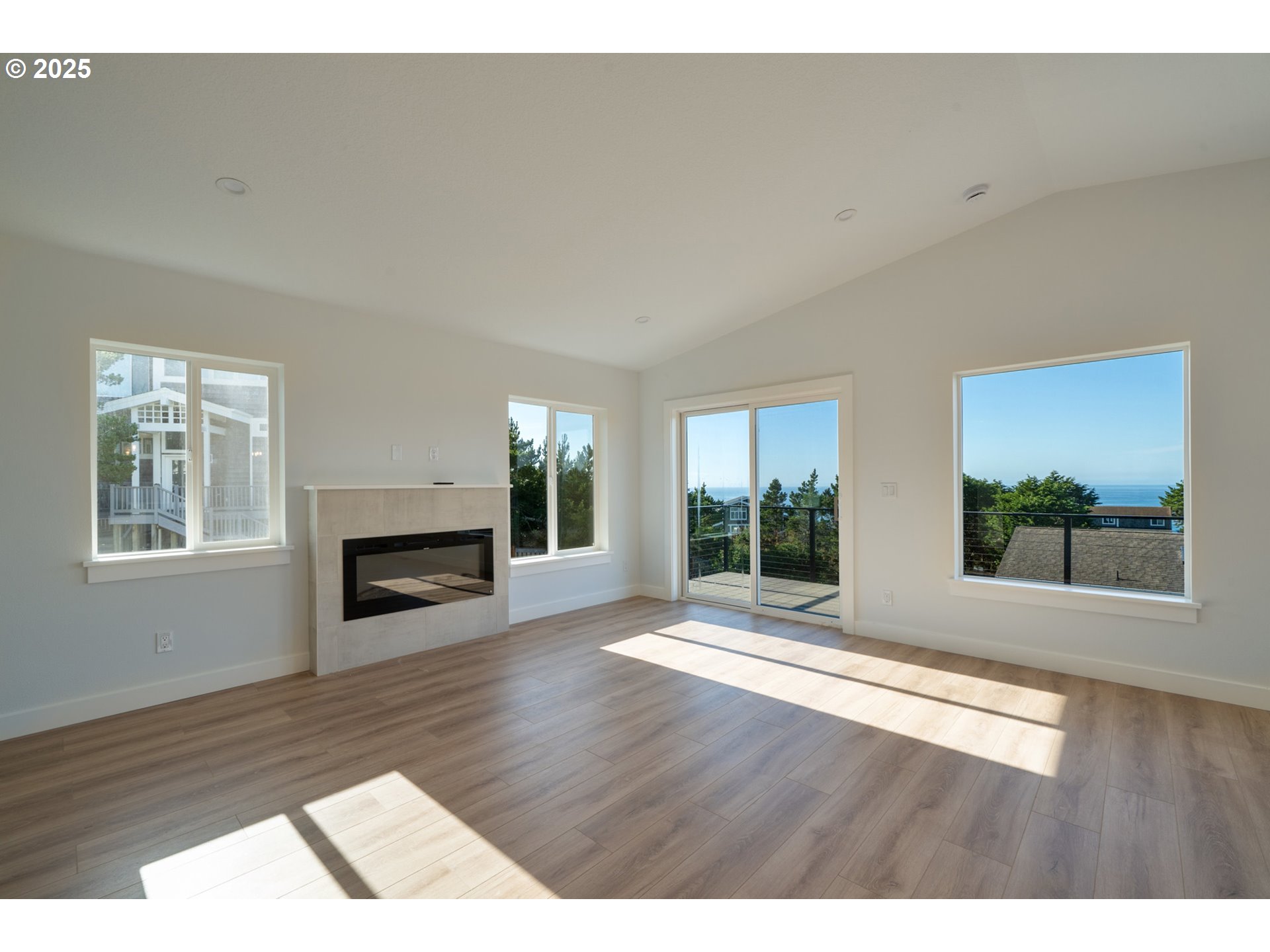 110 Crescent Street Tillamook, OR 97141 - Photo 6 of 39