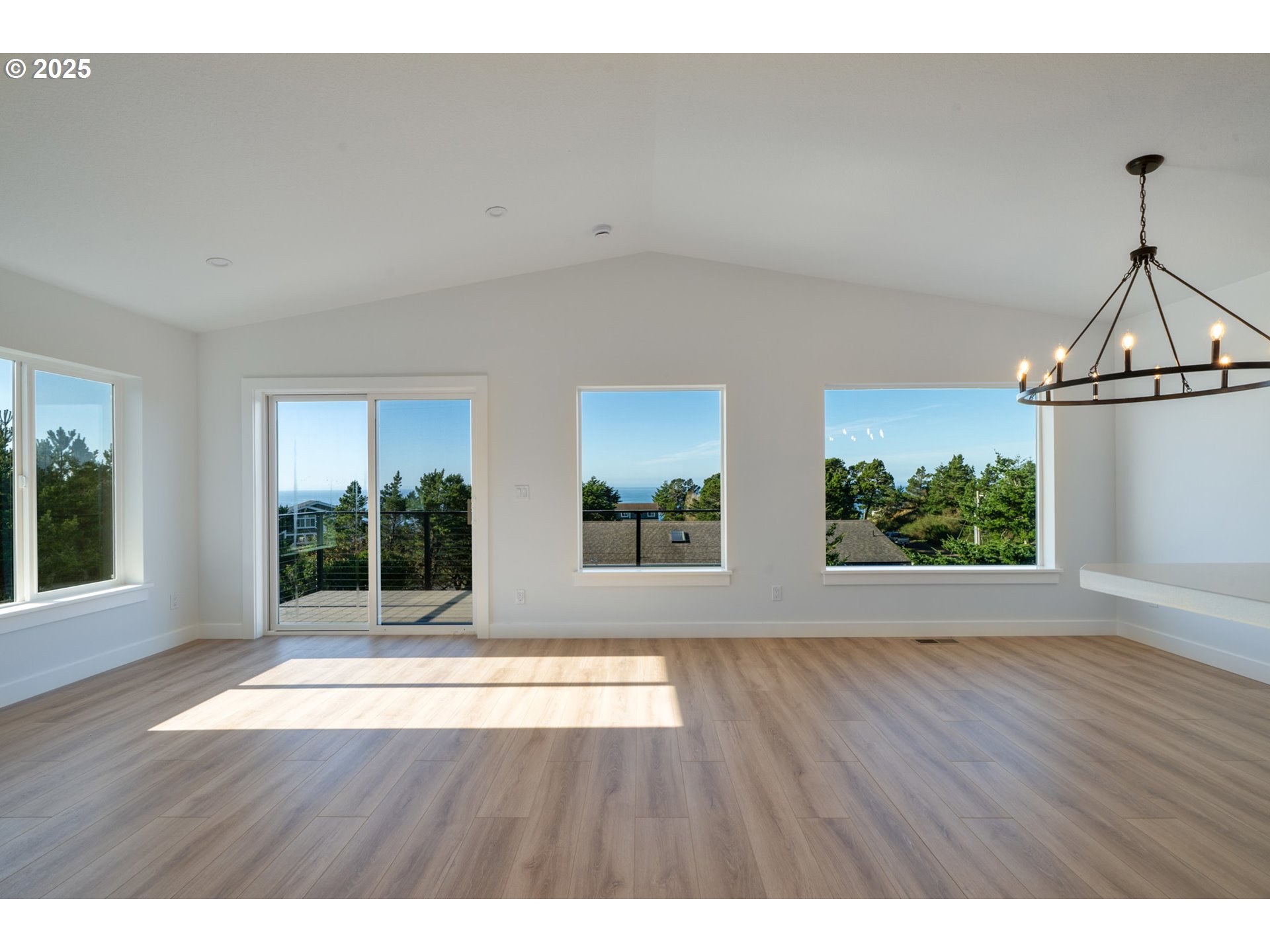 110 Crescent Street Tillamook, OR 97141 - Photo 7 of 39