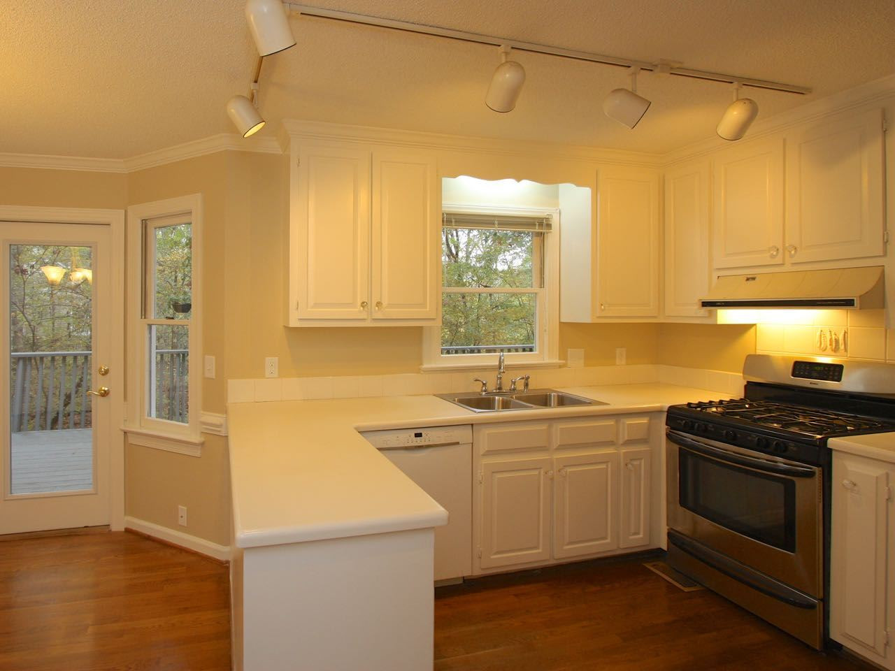 15 Streamview Court Durham, NC 27713 - Photo 3 of 20 Kitchen