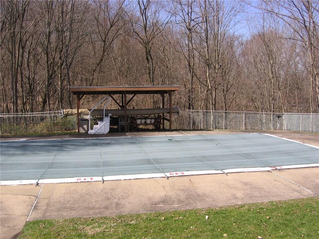 220 Coraopolis Road, Unit E9 Coraopolis, PA 15108 - Photo 19 of 21 Gallery Image 19