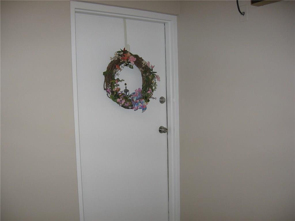 220 Coraopolis Road, Unit E9 Coraopolis, PA 15108 - Photo 3 of 21 Gallery Image 3