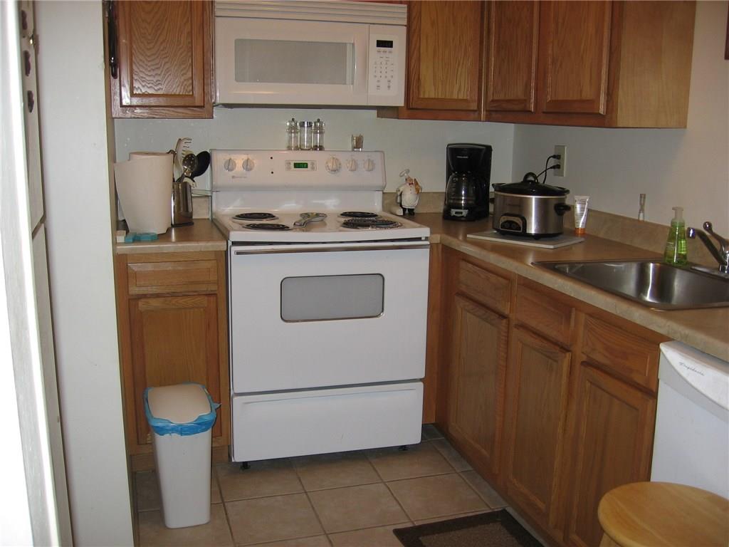 220 Coraopolis Road, Unit E9 Coraopolis, PA 15108 - Photo 4 of 21 Gallery Image 4