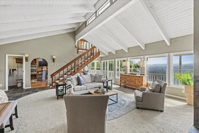 a view of entryway with livingroom