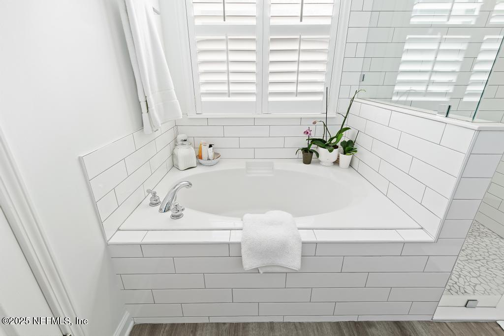 3139 Ashgrove Road Jacksonville, FL 32226 - Photo 50 of 81 a bathroom with a bathtub and window