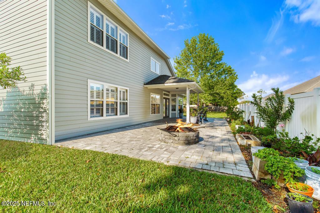 3139 Ashgrove Road Jacksonville, FL 32226 - Photo 8 of 81 a view of a house with sitting area and garden