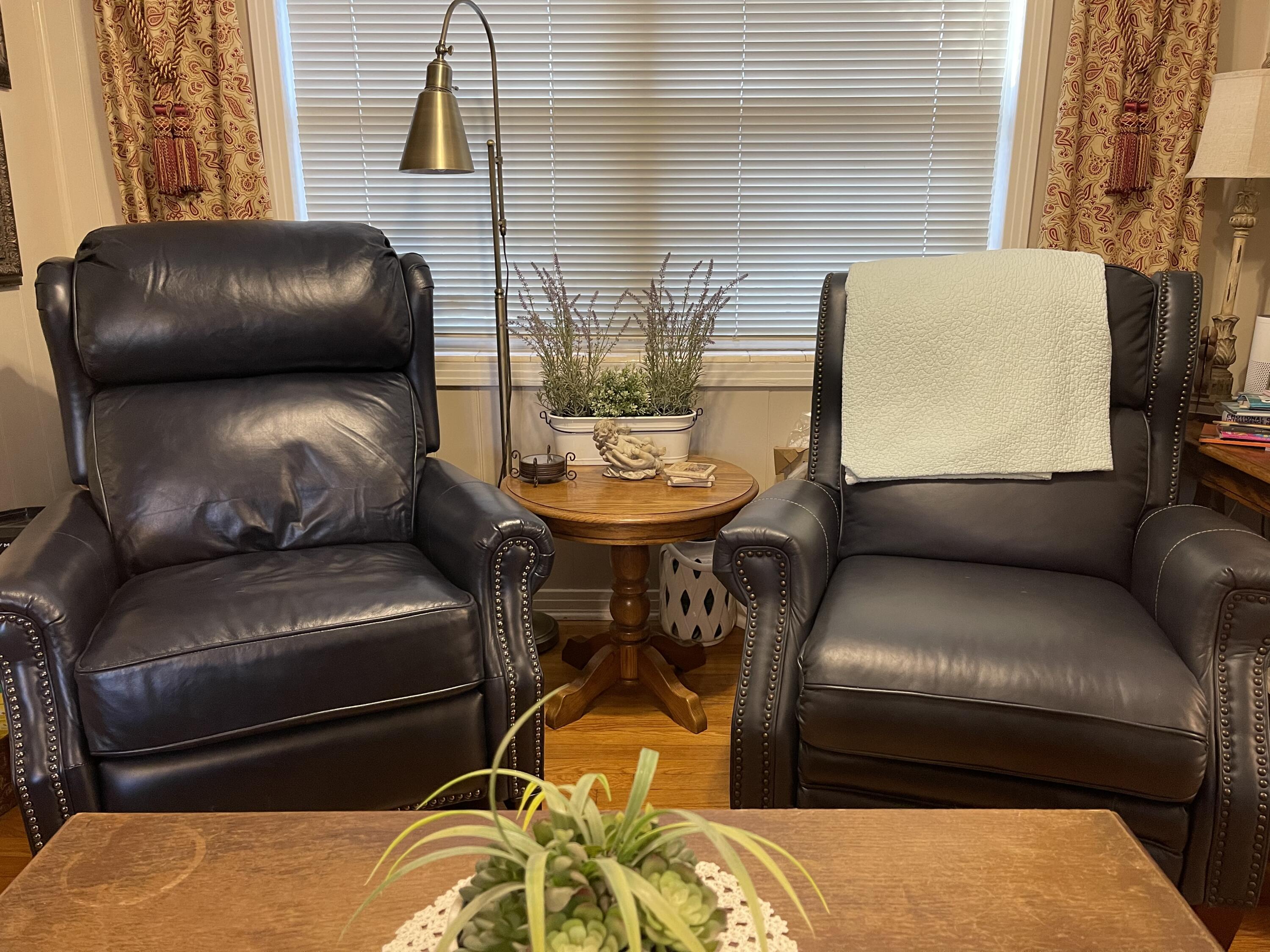5771 Flora Lee Lane Crestview, FL 32539 - Photo 21 of 66 a living room with furniture and a mirror