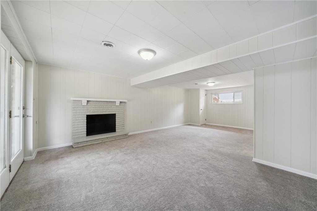 331 East Union Road Cheswick, PA 15024 - Photo 18 of 26 an empty room with windows