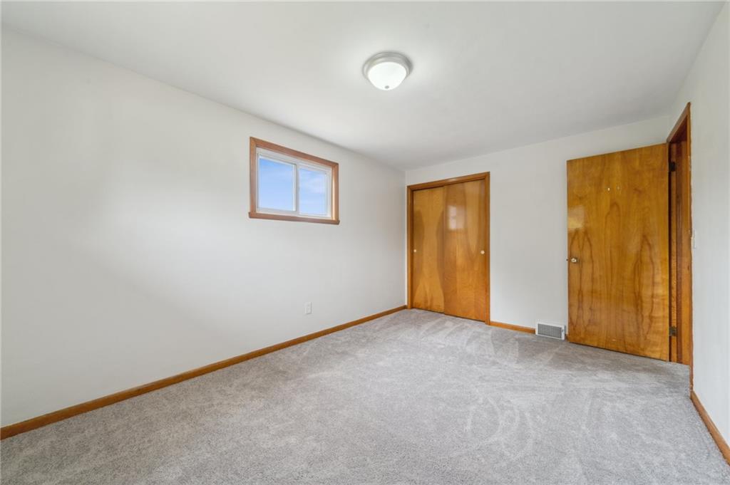 331 East Union Road Cheswick, PA 15024 - Photo 19 of 26 an empty room with window