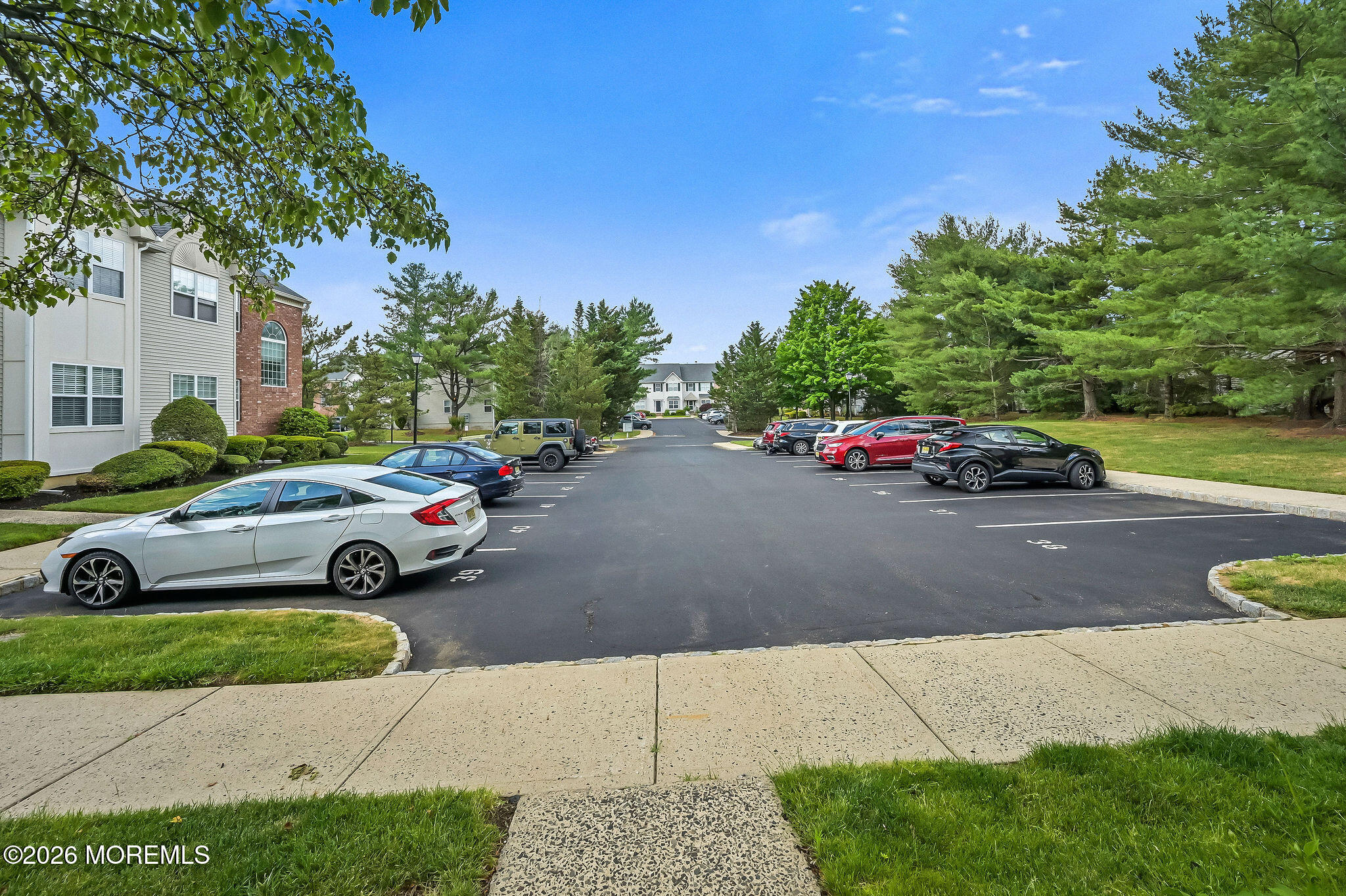 38 Azimuth Court, Unit 128 Holmdel, NJ 07733 - Photo 4 of 32 38_azimuth_ct_004